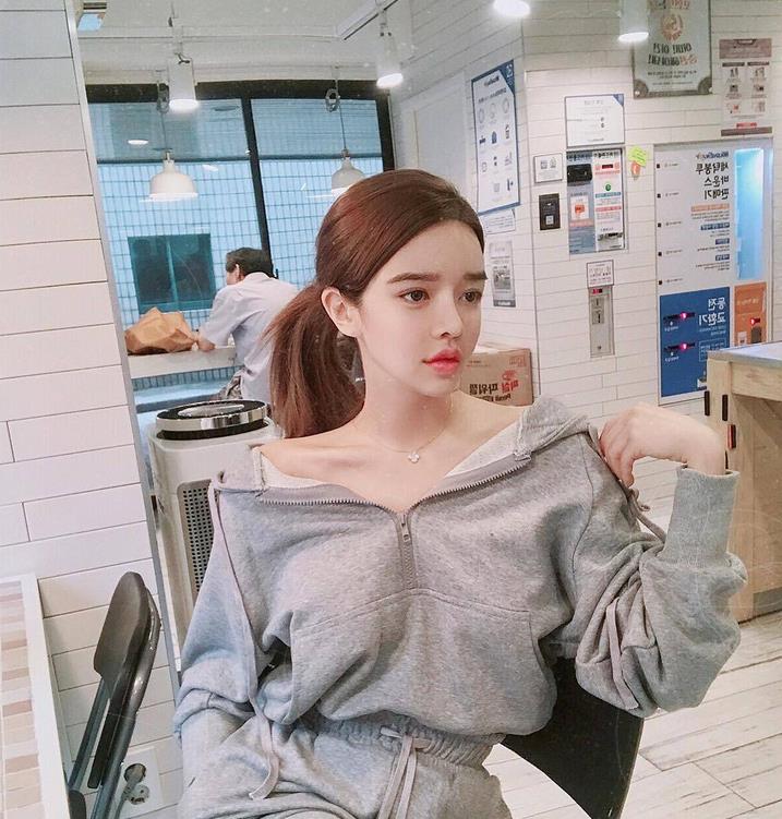 翟王琳的超皮秒祛斑術(shù)前照片