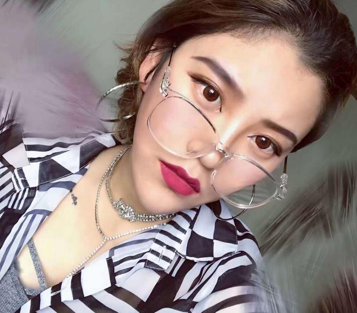 湯摯韓的隆鼻術(shù)前照片