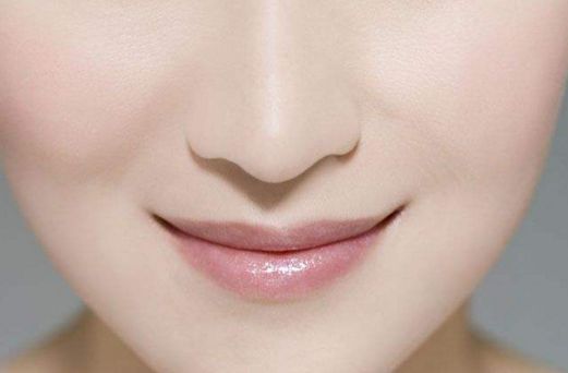 廣州荔灣人民整形醫(yī)院鄧正軍醫(yī)生口碑評(píng)價(jià)怎樣？隆鼻手術(shù)靠譜嗎？