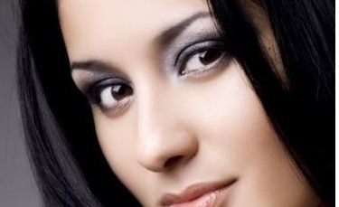 程曉林院長(zhǎng)的專業(yè)醫(yī)學(xué)背景和令人信服的隆胸案例，引領(lǐng)時(shí)尚美學(xué)潮流