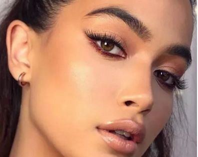 醫(yī)療名醫(yī)王青松在成都閃耀登場，新星專家掀起雙眼皮美圖熱潮！