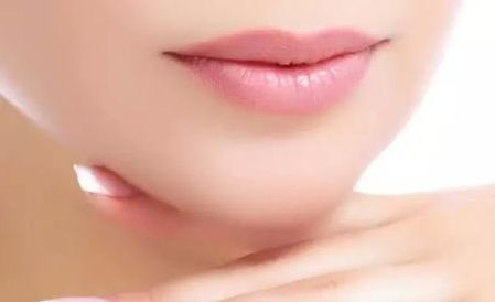 重慶楊健醫(yī)生的隆胸案例，幫你實(shí)現(xiàn)比基尼夢