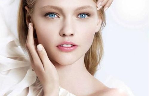 蚌埠美萊塢醫(yī)療美容門診部，專家團(tuán)隊(duì)才華橫溢，美譽(yù)卓著！