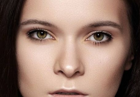 上海九院：王業(yè)飛修復(fù)雙眼皮獨特技術(shù)震撼登場