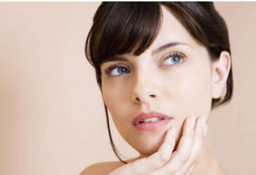 膠原蛋白隆鼻的價(jià)格該如何評(píng)估？