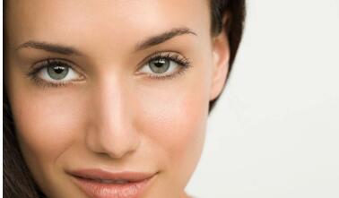 假體隆鼻會產(chǎn)生變形風(fēng)險嗎？手術(shù)后的鼻部護(hù)理要怎么做呢？