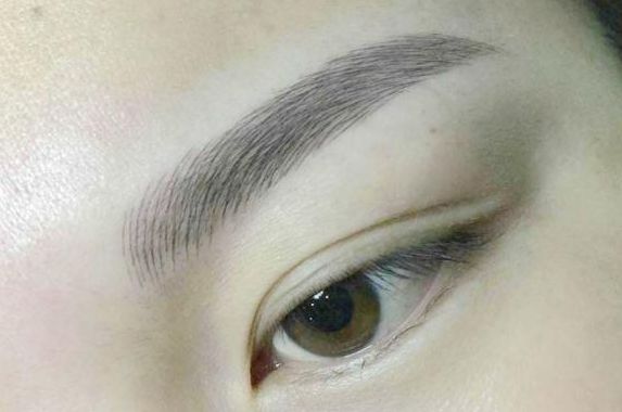 大連整容醫(yī)院資訊分享！8大不容忽視的隆鼻整形事項(xiàng)一網(wǎng)打盡，亮眼排行榜線上評(píng)選！