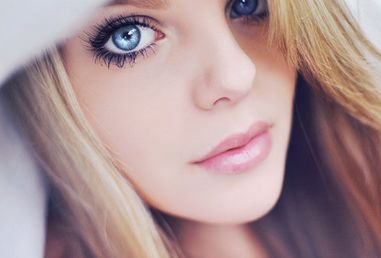 吉賽爾邦辰整容風波引發(fā)關(guān)注：背后的美容行業(yè)真相揭秘