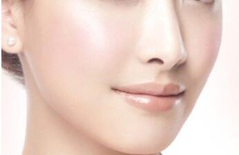 泰國男子Bow變性整容后，完美變身成了令人羨慕的“白富美”，是真的嗎？