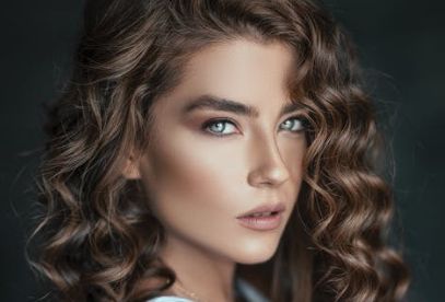 用自然鼻梁塑造精美鼻型，你應(yīng)選擇線雕鼻還是假體隆鼻