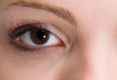 吳昕眼睛整容引發(fā)關(guān)注，揭秘整容趨勢成名人圈的常態(tài)