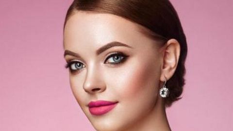 成都哪家眼科醫(yī)院治療米蘭柏羽眼睛效果好？專家推薦盧尚兵、胡書瀚！