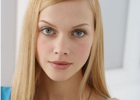 揭秘痘印形成原因及黑臉娃娃功效，帶你了解它們的奧秘！