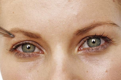 為什么隆鼻山根會(huì)變寬？術(shù)后需注意哪些事項(xiàng)？