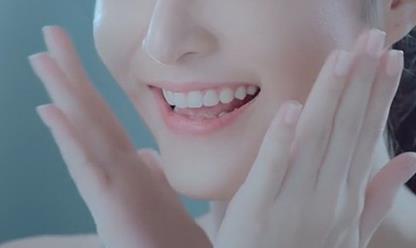 如何緩解夏天曬黑的皮膚？一些有效的美白小技巧！