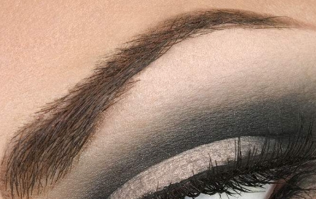 油性皮膚如何有效解決痘痘問題？調(diào)整飲食、科學(xué)養(yǎng)護(hù)有妙招！