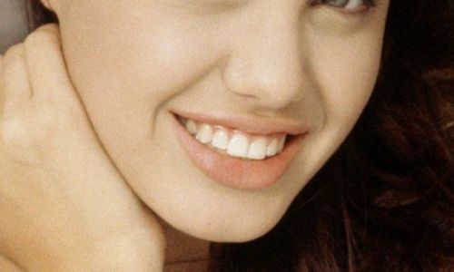 揭秘魏大勛的外貌變遷：是否真的動(dòng)過(guò)整容？