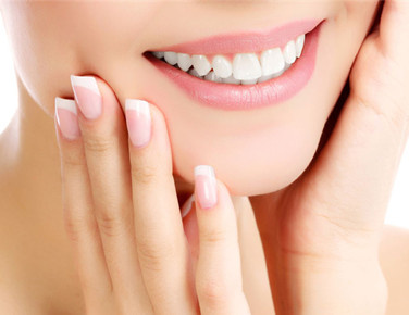 東營市人民醫(yī)院去眼袋如何選擇？岳長波醫(yī)生經驗如何？預約電話是多少？