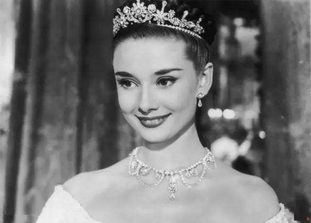 蕪湖東方美萊塢整形美容醫(yī)院價格表鉅惠出爐，醫(yī)生簡介對比是否值得信賴？