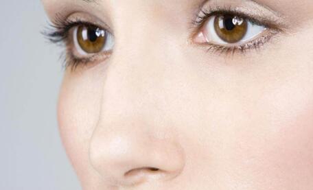 安吉麗娜朱莉?yàn)槭裁磿?huì)暴瘦？原因竟然是因?yàn)樗?></div>
                            <div   id=