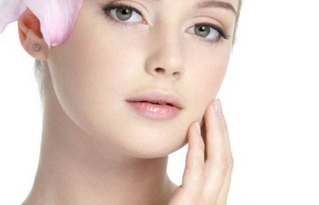 上海九院熟練做面部提升手術(shù)的醫(yī)生團(tuán)隊(duì)，享有很高的聲譽(yù)