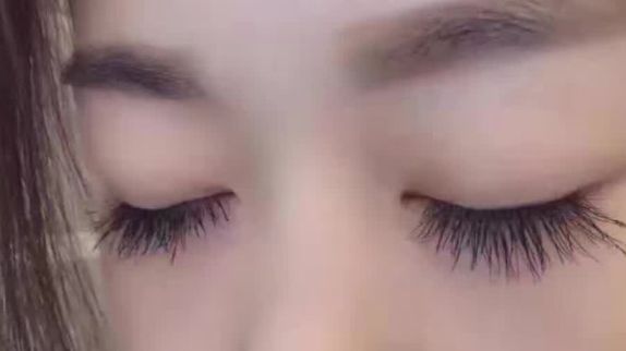 李莞整容風(fēng)波：揭秘疑似整容的緋聞?wù)嫦?></div>
                            <div   id=