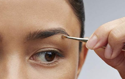 金賢重整容前后照片受到爭議，大家都在說他是后期加工過的？