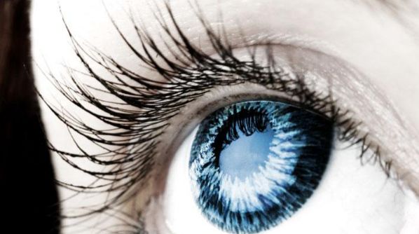 林允兒的外貌變化引發(fā)熱議：是整容還是自然成長？