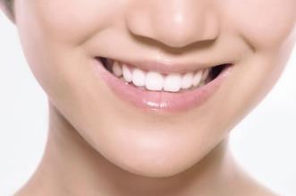 美國女子是否真的拆肋骨整容，成為獨一無二的人？