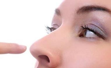 蘆薈膠真的有驚人的功效嗎？特別是，它適合直接用在臉上嗎？