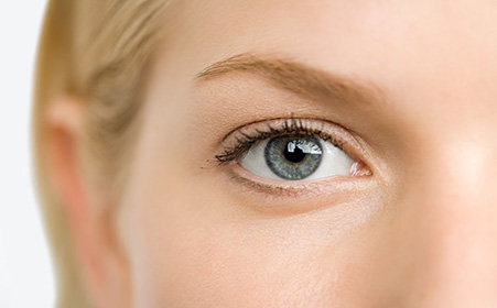 如何達(dá)到眼部年輕化效果？做手術(shù)后如何妥善護(hù)理？