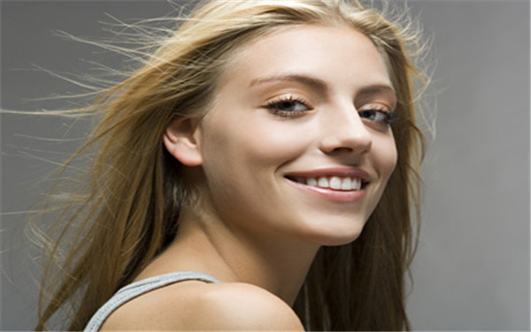 如何迅速消除魚尾紋是一種有效的方法嗎？