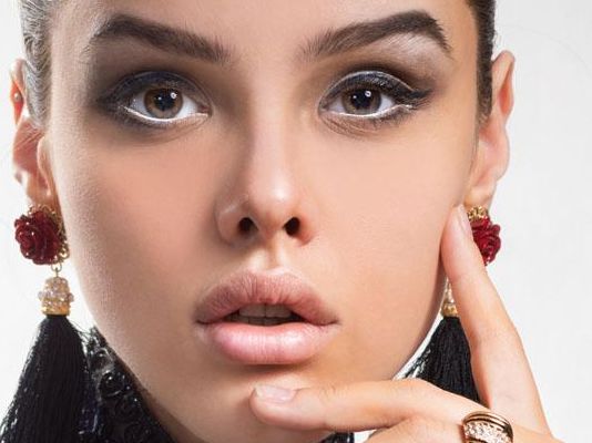 秦海璐整容傳聞揭秘：她坦然回應了這些猜測！