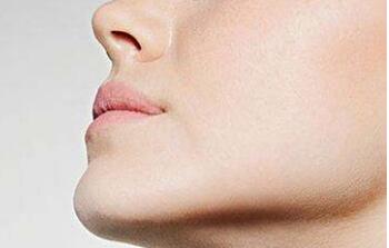 有關(guān)金秀炫是否承認(rèn)整容的疑問(wèn)