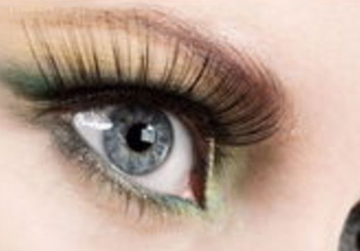 鄭容和的眼睛整容，揭示明星整形趨勢(shì)