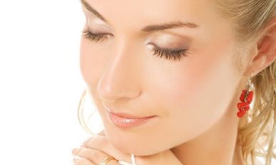 鄭恩地的整容傳聞?wù)嫦嘟颐兀航议_明星整容的真實(shí)內(nèi)幕