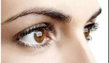 許譽(yù)恩的驚人轉(zhuǎn)變：如何成功成為雜志女郎？