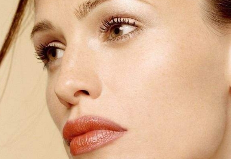 張家港市第一人民醫(yī)院整形科咨詢號(hào)碼怎樣聯(lián)系到專業(yè)整形醫(yī)生？整形科的服務(wù)如何？大夫能為您帶來滿意的效