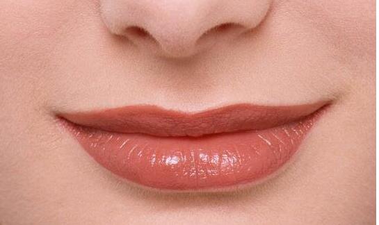 膠原蛋白豐唇需要多少費(fèi)用？做手術(shù)后應(yīng)該避免什么行為？