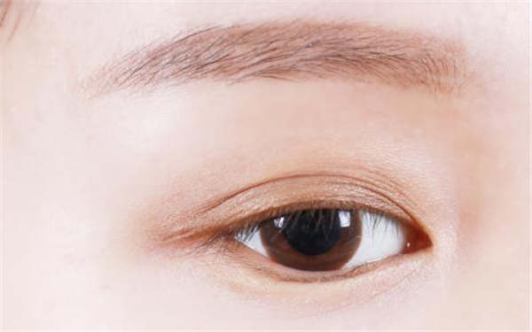 做了微創(chuàng)雙眼皮四十天后，為什么會(huì)有眼疼肉條？術(shù)后護(hù)理有困難嗎？