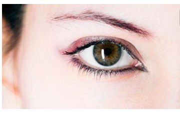 魯豫臉型整容前后對(duì)比：她的整容過程和效果揭秘