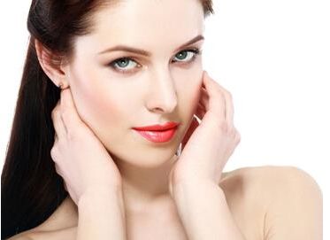 如何選擇合適的硅膠隆胸手術(shù)？探究其優(yōu)勢(shì)與風(fēng)險(xiǎn)