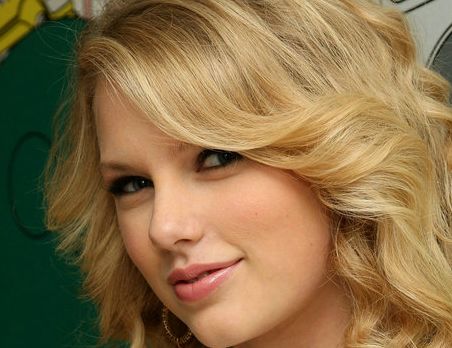 五位居于全國眼部整形醫(yī)生榜首，在雙眼皮及修復領域聲譽遠播！