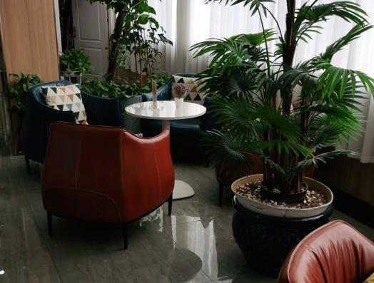 安陽姣點醫(yī)療美容門診部_休息大廳