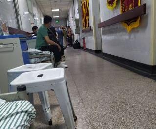 安徽醫(yī)科大學(xué)第一附屬醫(yī)院整形美容中心_醫(yī)院走廊