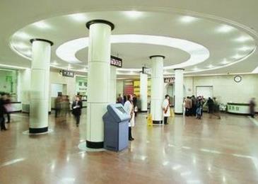 鞍山市東鞍山醫(yī)院美容整形科_醫(yī)院大廳