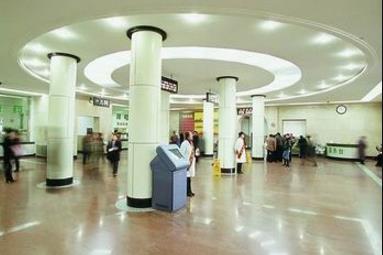 鞍山市長大醫(yī)院眼科_醫(yī)院大廳