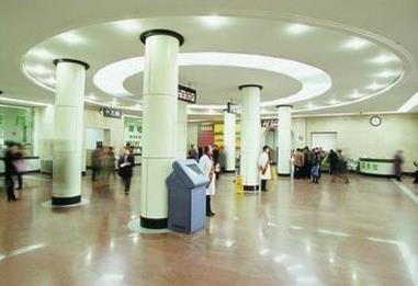 鞍山市中心醫(yī)院整形外科_醫(yī)院大廳