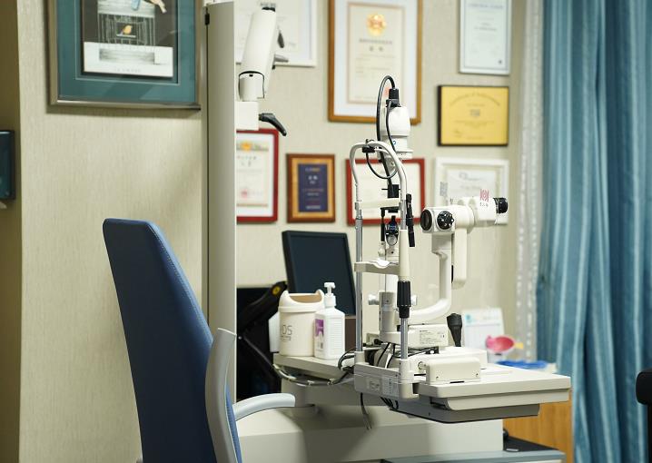 白城愛(ài)爾眼科醫(yī)院_治療室