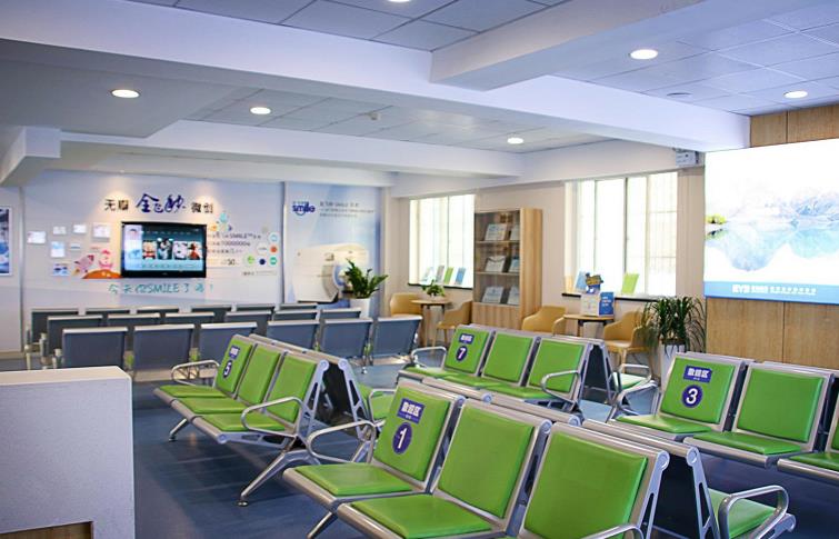 白山愛(ài)爾眼科醫(yī)院_屈光科室等候區(qū)